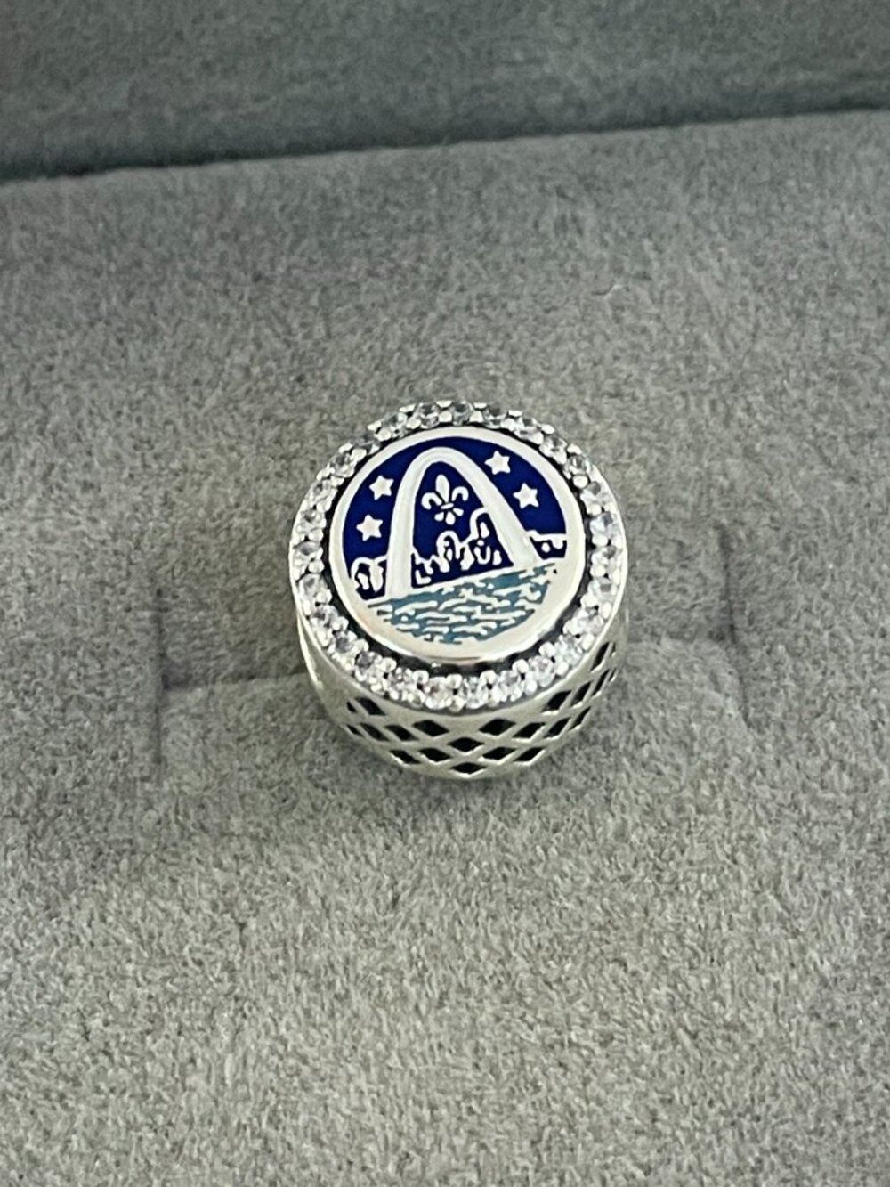 Pandora Saint Louis Gateway Arch Exclusive Charm